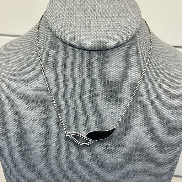 Vintage Monet Classic Necklace with Black Enamel Leaf. - Picture 6 of 6